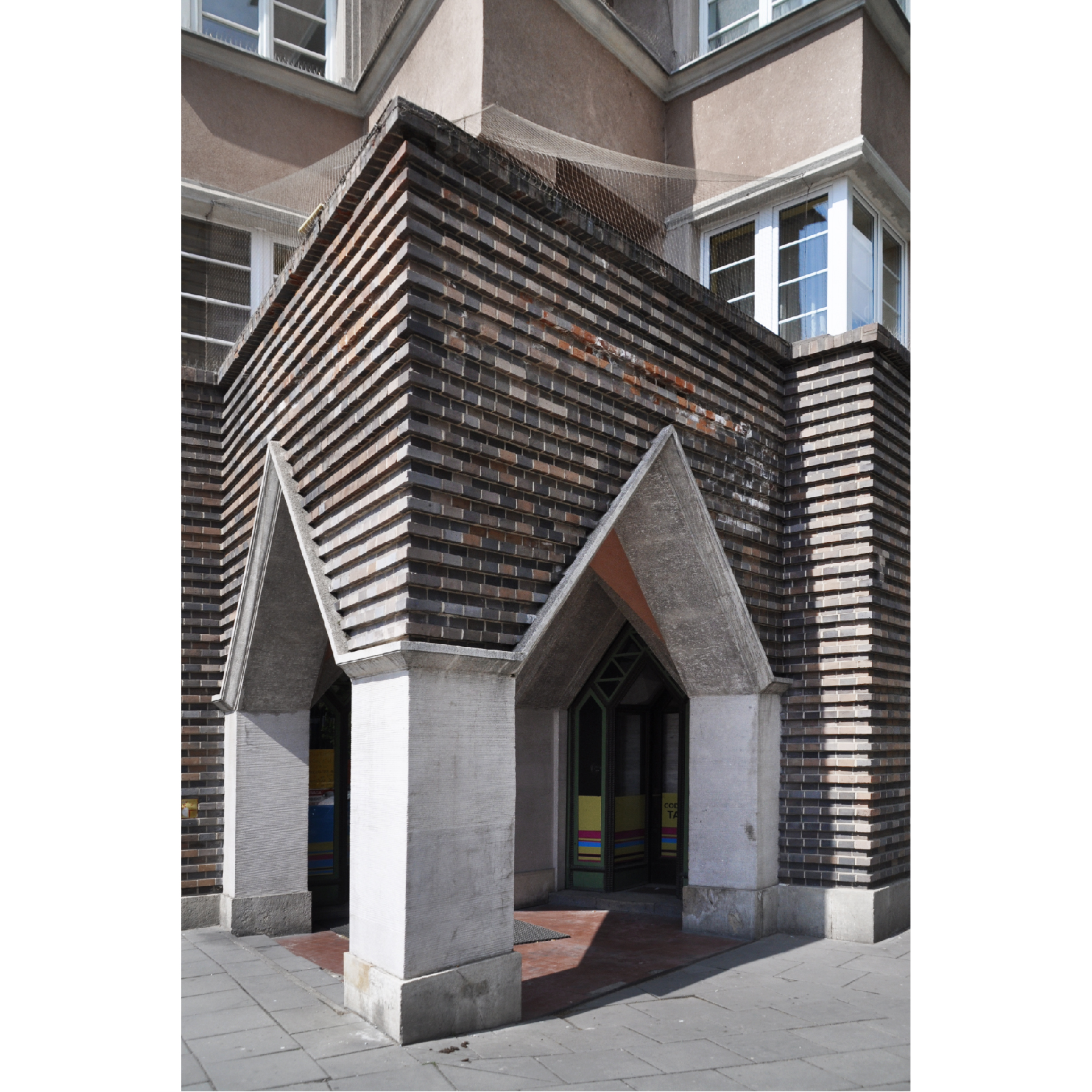 DOM CZYNSZOWY ZAKŁADU UBEZPIECZEŃ PRACOWNIKÓW UMYSŁOWYCH